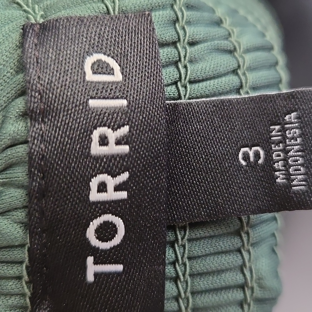 Torrid | Cami Tank/ Swing Green Leopard Top - Picture 7 of 9